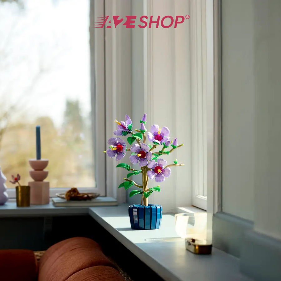 LEGO Icons Hibiscus – 758 Pieces Botanical Flower Build